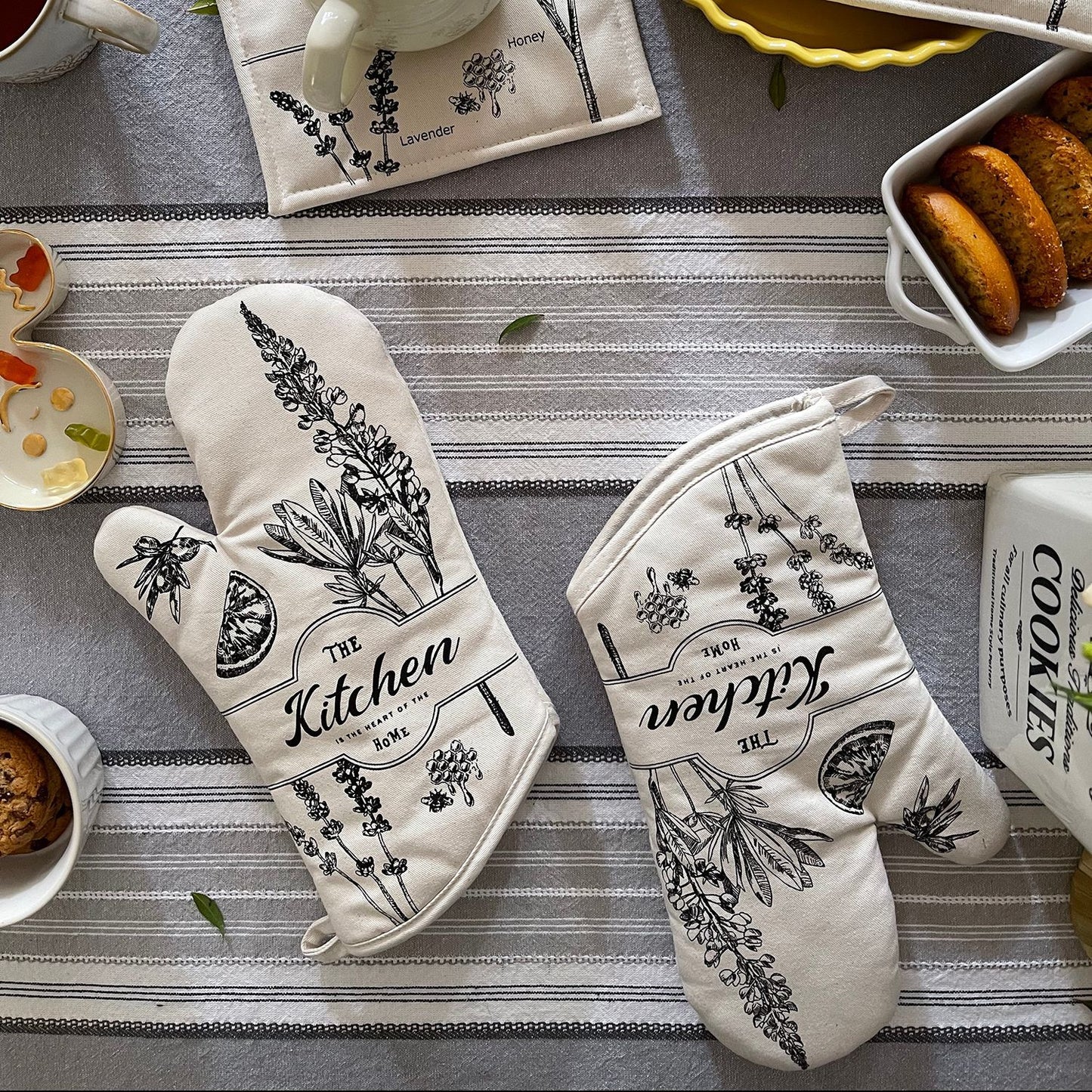 Kitchen and potholder set