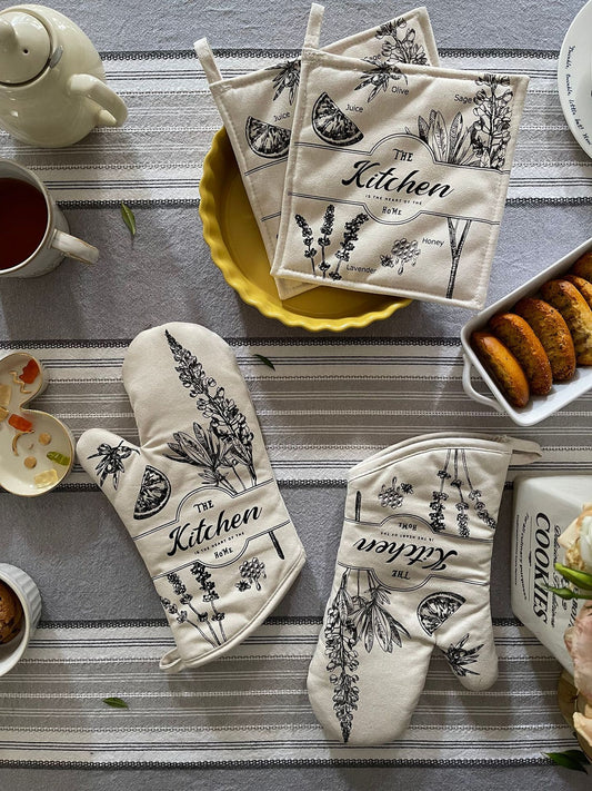 Kitchen and potholder set